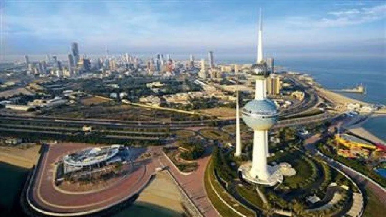 فرصة للأمطار.. تطورات طقس الكويت اليوم مع تسجيل العظمى 30 درجة مئوية